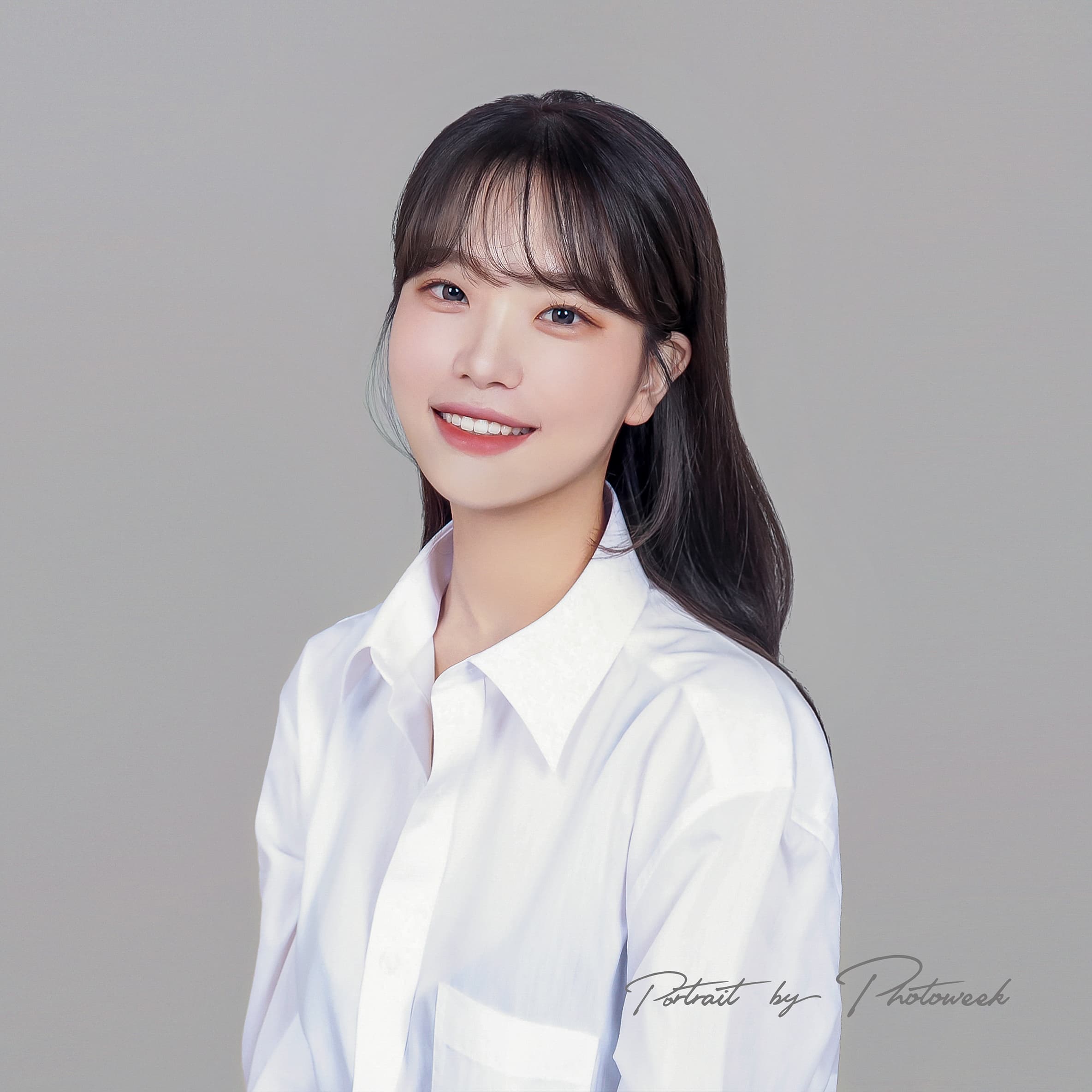 신뢰감을 주는 이력서 사진 예시 - 정장 합성 적용